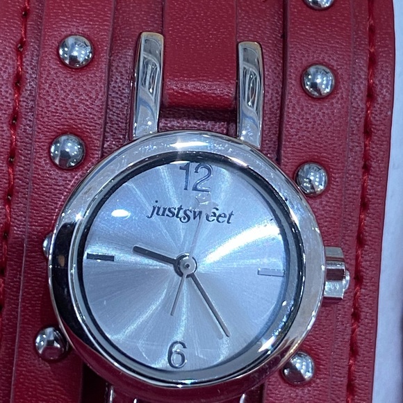 New watch with a tag and box - Picture 3 of 8